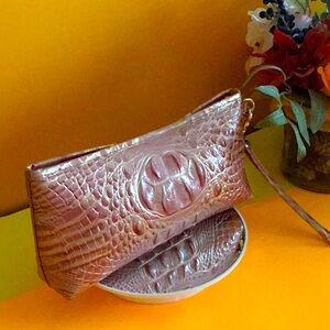 Brahmin clutch/wristlet in excellent condition